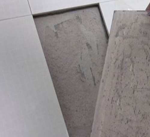 涧西瓷砖空鼓维修公司分享瓷砖铺贴时如果打浆（即涂抹在瓷砖背面和基层上的砂浆或瓷砖胶）过少，会带来以下问题